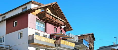 Propiedad, Casa, Edificio, Barrio, Arquitectura, By, Barrio Residencial, Techo, Cielo, Bienes Raíces