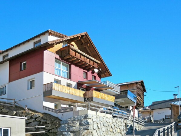 Property, House, Building, Neighbourhood, Architecture, Town, Residential Area, Roof, Sky, Real Estate