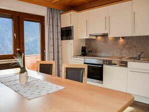Kitchen Sink, Sink, Cabinetry, Property, Countertop, Table, Wood, Window, Plant, Kitchen