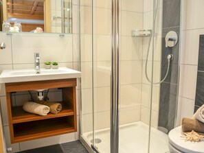 Salle De Bains, Pièce, Propriété, Produit, Tuile, Luminaire Plomberie, Porte, Design Intérieur, Porte De Douche, Sol