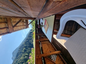 Gebäude, Holz, Schatten, Haus, Die Architektur, Linie, Wand, Wasser, Dach, Baum