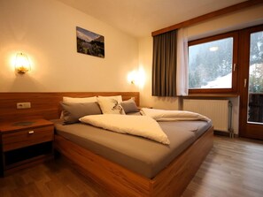 Interior Design, Möbel, Holz, Bett, Flooring, Schlafzimmer, Fussboden, Zimmer, Decke, Bettrahmen