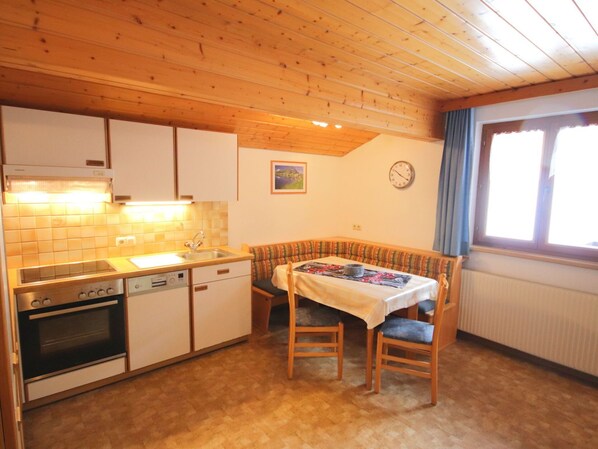 Bois, Design Intérieur, Pièce, Tache De Bois, Cabinetry, Plafond, Dur, Tiroir, Placard, Contre-Plaqué