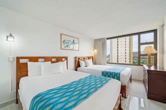 Block to Beach! Koko Resorts at the Waikiki Banyan 23rd Floor Pool View