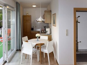 Room, Property, Furniture, Dining Room, Building, Interior Design, House, Floor, Ceiling, Table