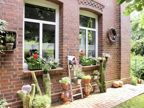 Eigentum, Mauerwerk, Haus, Garten, Zuhause, Blumentopf, Backstein, Pflanze, Veranda, Garten