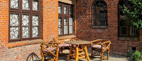 Brique, Propriété, Brickwork, Bâtiment, Meubles, Maison, Table, Mur, Architecture, Domicile