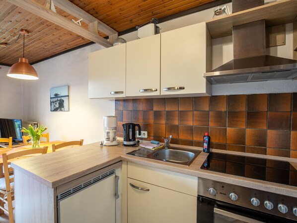 Table, Furniture, Property, Plant, Wood, Chair, Interior Design, Floor, Rectangle, Flooring