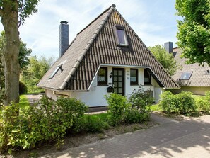 Fabriek, Lucht, Wolk, Venster, Gebouw, Huis, Boom, Land Lot, Verblijf, Gras