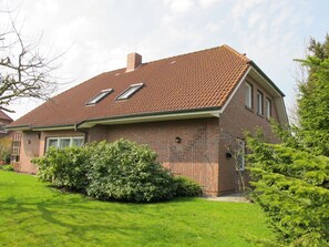 Pflanze, Himmel, Gebäude, Fenster, Wolke, Baum, Haus, Holz, Hütte, Grundstueck