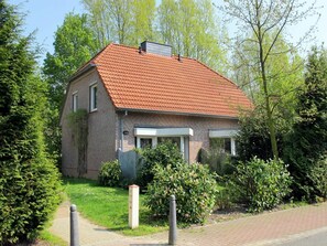 Plant, Window, Sky, Building, Property, House, Tree, Land Lot, Cottage, Residential Area