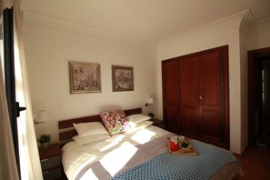 Blue - en suite double bedroom