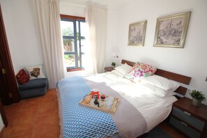 Blue - en suite double bedroom