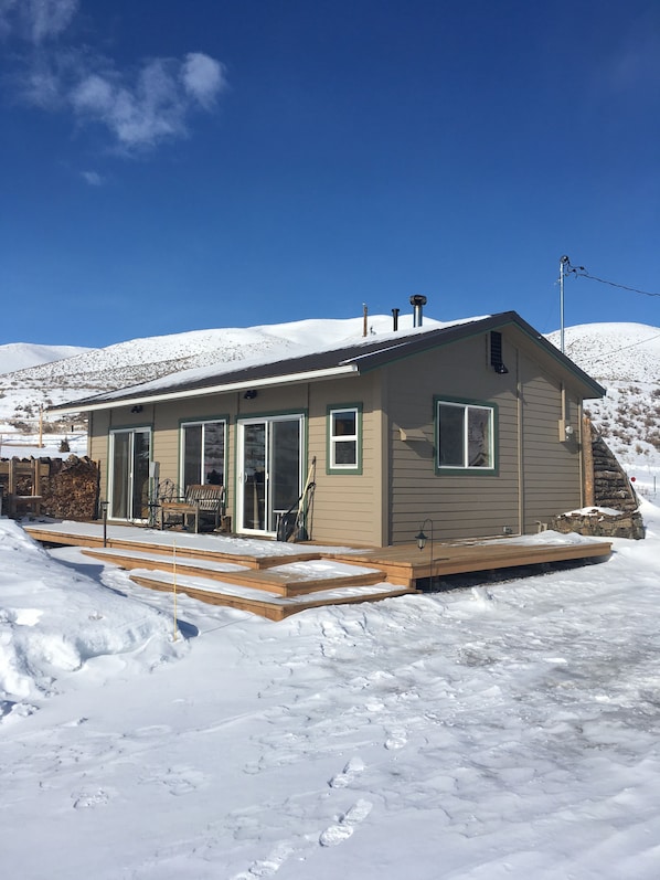 Skiers retreat