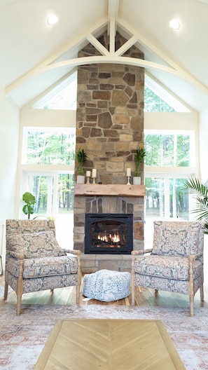 Great room with seating for 10 and gas fireplace
