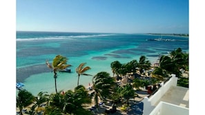 Vista para praia/oceano