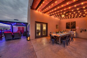 Outdoor living and dining area for 10!