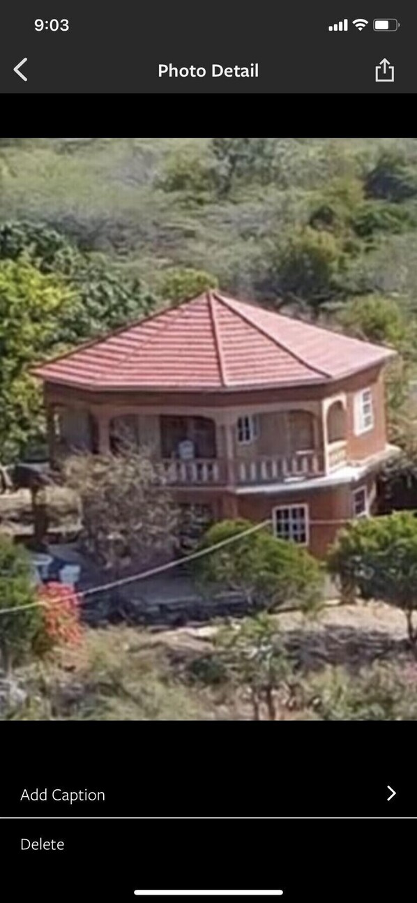 “Octagon Ashanti ”2 bedroom/bath 1 pull out bed. Bed space sleeps 7 comfortably 