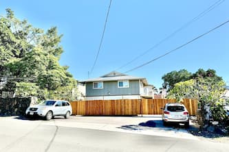 Entire 3bedrooms Apt. w/ Balcony & Ocean Sunset View, Great Location