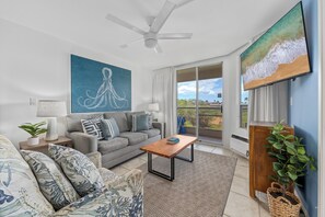 Maui Banyan P301 living room 1