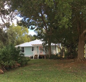 Turtle Cottage. Cute as a button, nestled on quaint Pine Island.