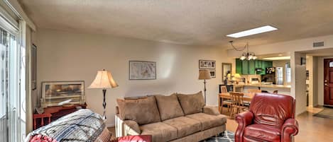 Tuscon Vacation Rental | 3BR | 2BA | 1,200 Sq Ft | 2 Steps to Enter