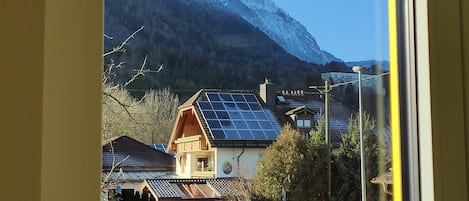 Ferienwohnung Staufenblick, 64 qm, bis 5 Personen, 2 Schlafzimmer, Balkon-Aussicht Wohnzimmer