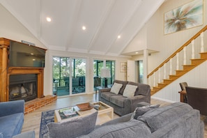 Living Room | 1st Floor | Free WiFi | Fireplace | Smart TV