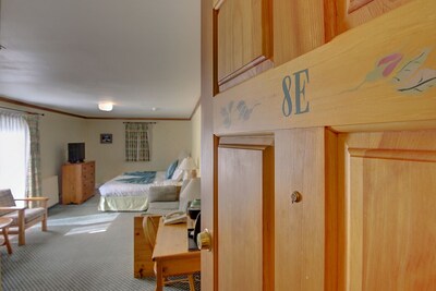 Lakeview lodge for large groups at Jackson Point (Mayfair)