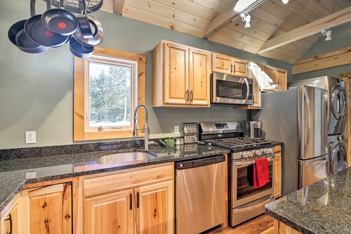 Newly Built Cabin w/ Hot Tub – 16 Mi to Stowe Mtn!