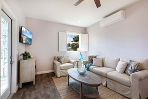 Le'ale'a Ohana living space