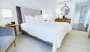 deluxe-king-guestroom-2-nov-664x386_enhanced