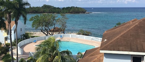 Jump out of the ocean, fresh shower and a dip in the pool. Perfect trifecta!