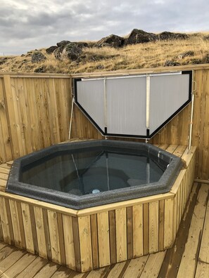 Hot tub with geothermal water from our own geothermal spring. Always ready!