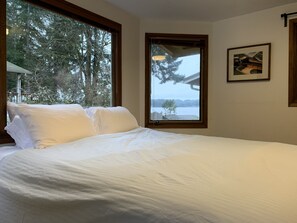 Queen bedroom with water views 