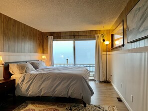 Master king bedroom with deck access