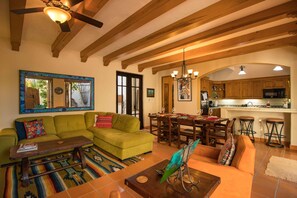 Living Room / AC / Ceiling Fan / Wi - Fi / TV Netflix