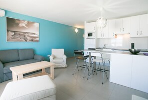 living room/kitchen