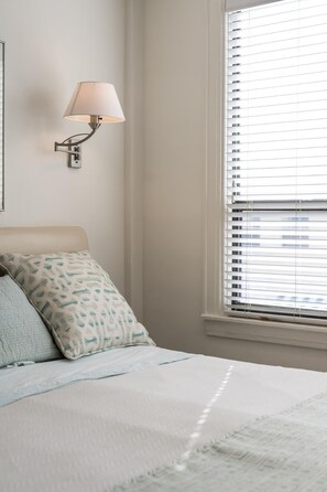 King size bed, clean linens.