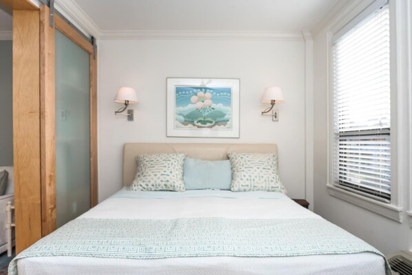 King size bed, clean linens. AC and Window for natural sunlight.