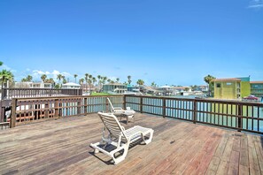 Shared Amenities | Waterfront Fishing Deck