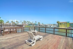 Shared Amenities | Waterfront Fishing Deck