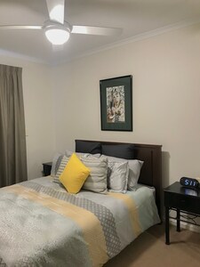 Spacious, 2BR modern apartment on Melbourne St-  Perfect location Free WIFI, 