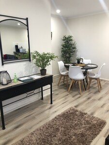 Spacious, 2BR modern apartment on Melbourne St-  Perfect location Free WIFI, 