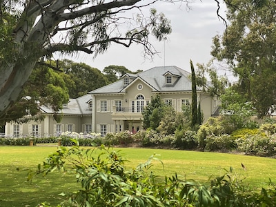 Yatahlia Manor Luxury B & B central between Adelaide, Barossa, Hills & Beach