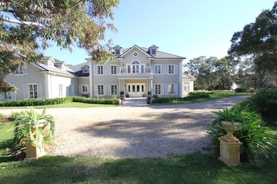 Yatahlia Manor Luxury B & B central between Adelaide, Barossa, Hills & Beach