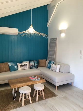 le salon avec 2 canapés convertibles en lit 90x200