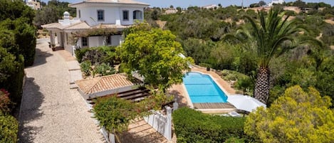 Beautiful Carvoeiro Villa | 3 Bedrooms | Villa Praia da Marinha | Close to Marinha Beach & Private Pool | Algarve