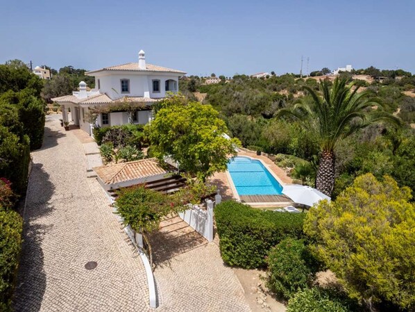 Beautiful Carvoeiro Villa | 3 Bedrooms | Villa Praia da Marinha | Close to Marinha Beach & Private Pool | Algarve