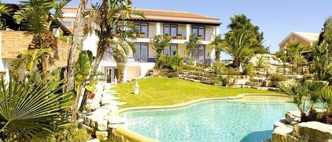 Stunning Lagos Villa | 10 Bedrooms | Villa Lacuna Deluxe | Private Pool & Jacuzzi | Algarve by Villamore